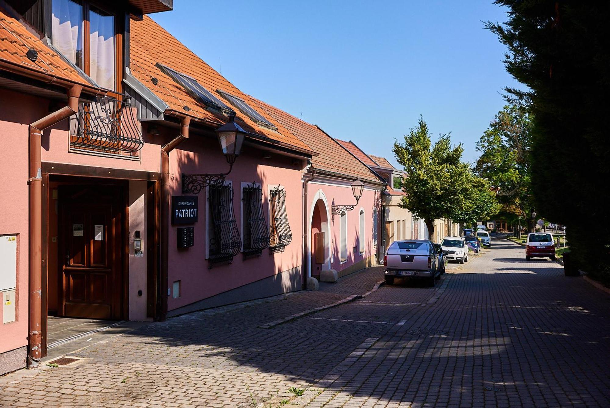 Dependance Patriot Trnava Hotel Eksteriør billede